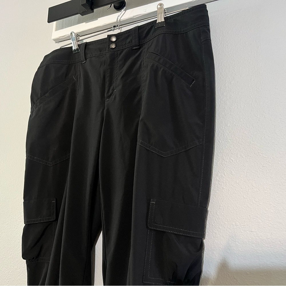 Athleta Black Capri Mid Rise Dipper Cargo Adjustable Pants size 12T Women’s